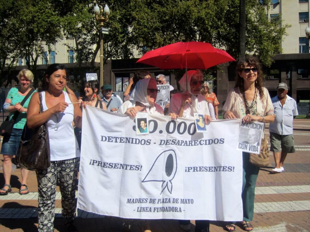 Madres de Plaza de Mayo-Linea Foundadora Madres de Plaza de Mayo-Linea Foundadora
