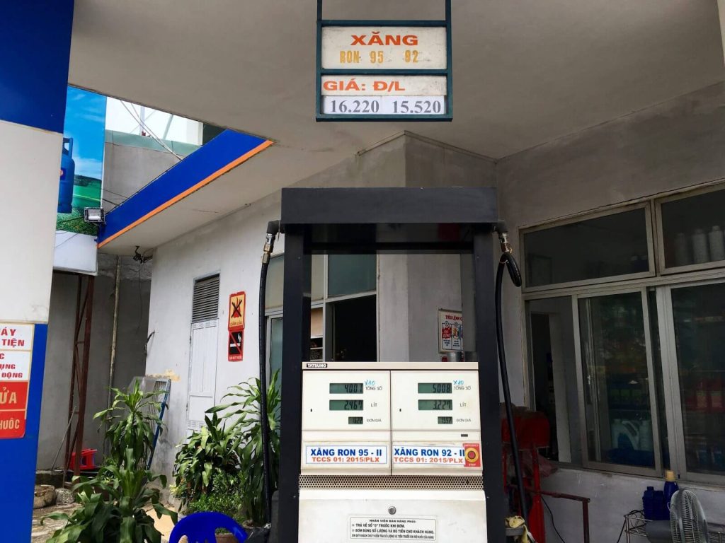 1 litro di benzina costa 16.220 VND = 0,67 €