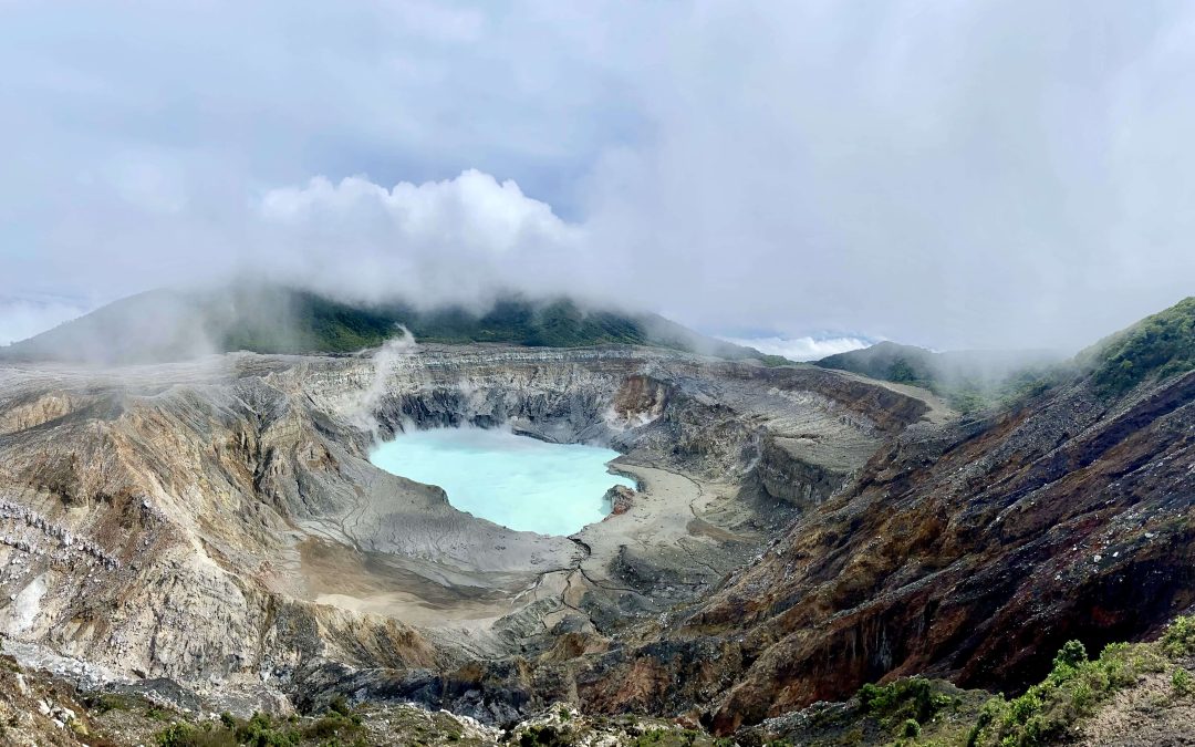 Escursione al Vulcano Poás: la maestosità della natura in Costa Rica