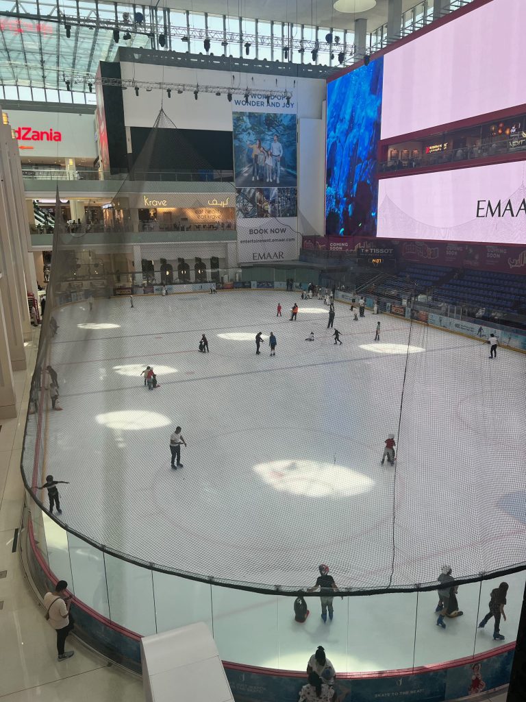 Pista di pattinaggio su ghiaccio olimpica