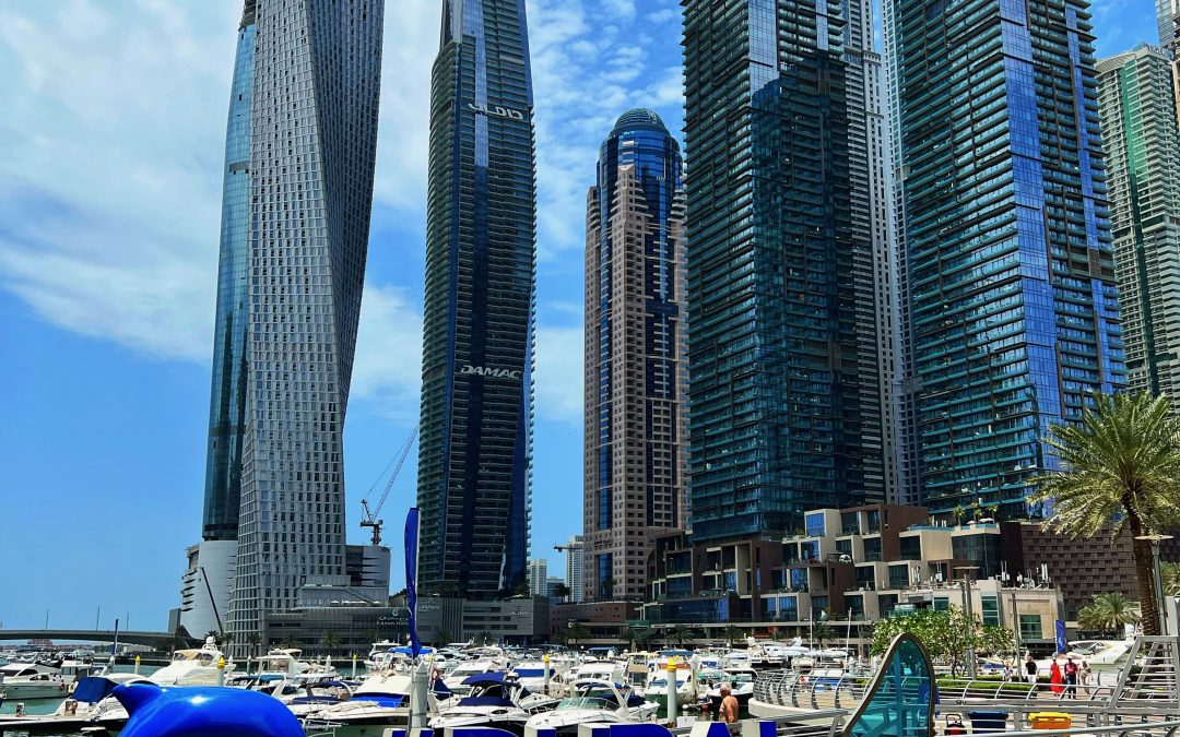 Sciare e nuotare a Dubai:  Mall of the Emirates e Dubai Marina, UAE