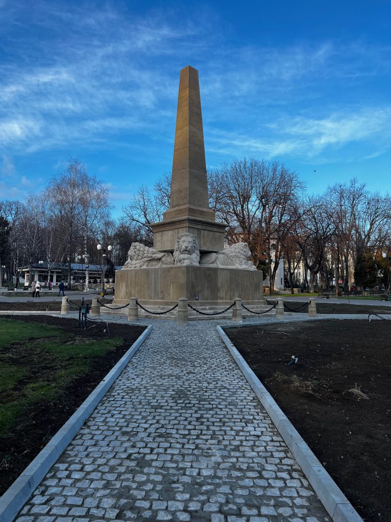 Obelisco dei Leoni, Copou Park