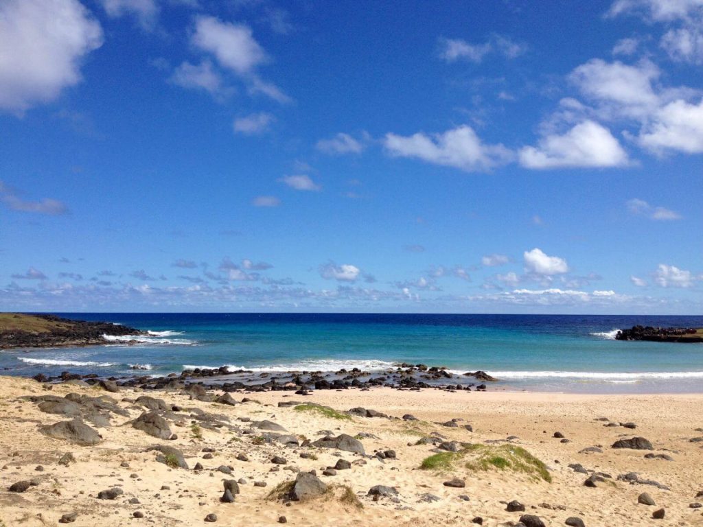 Spiaggia di Anakena, ideale per farsi il bagno anche se la temperatura dell'acqua sia un po' freddina Spiaggia di Anakena, ideale per farsi il bagno anche se la temperatura dell'acqua sia un po' freddina