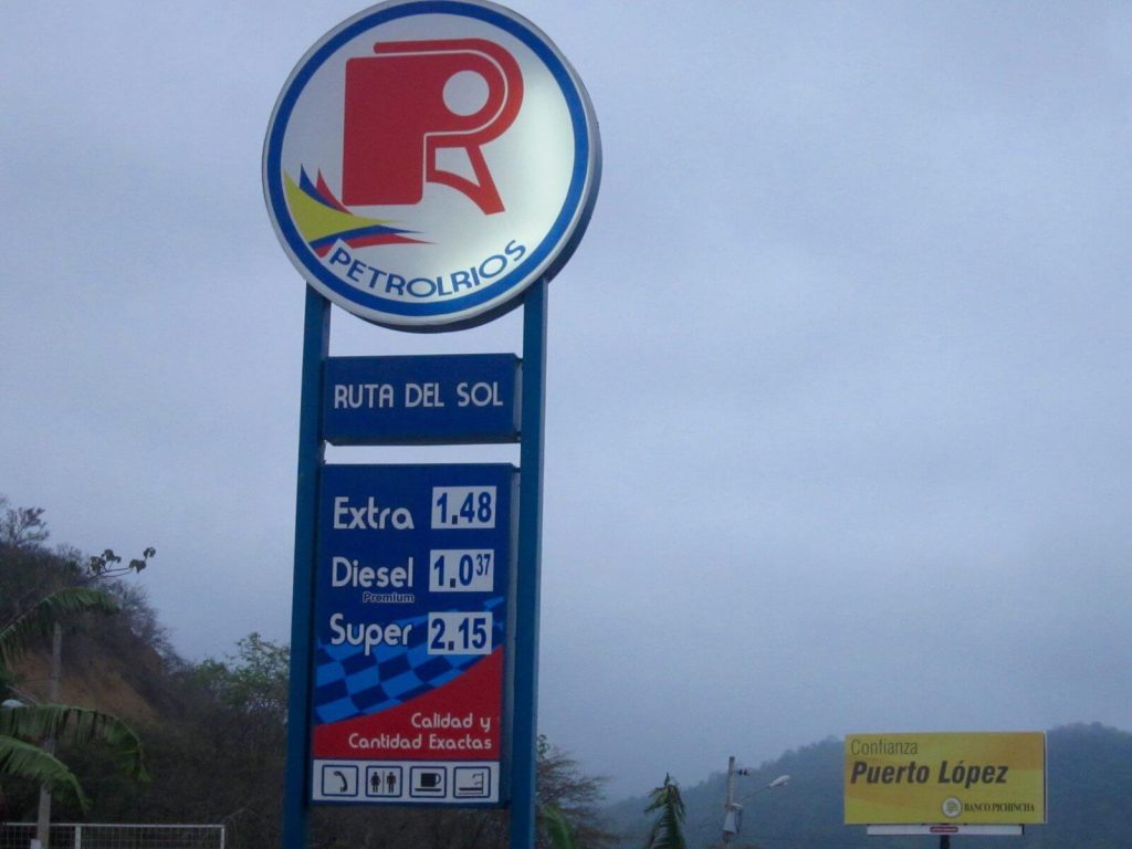 1 gallone (3,78litri) di benzina Super a Puerto Lopez, costa 2,15$ USD