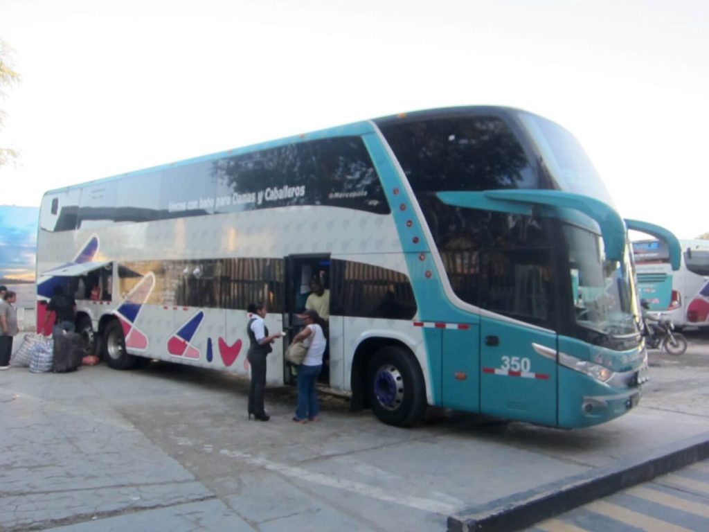 Bus Civa, Piura-Lima con cama e semi-cama a due piani