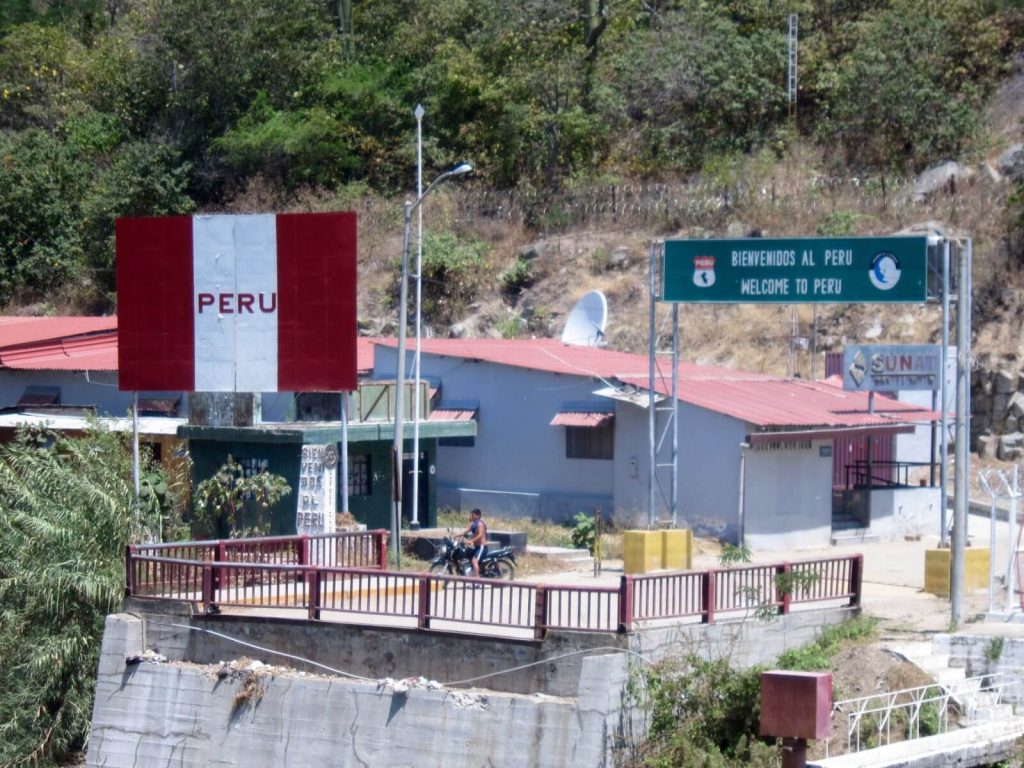 Cartello di benvenuto in Perù