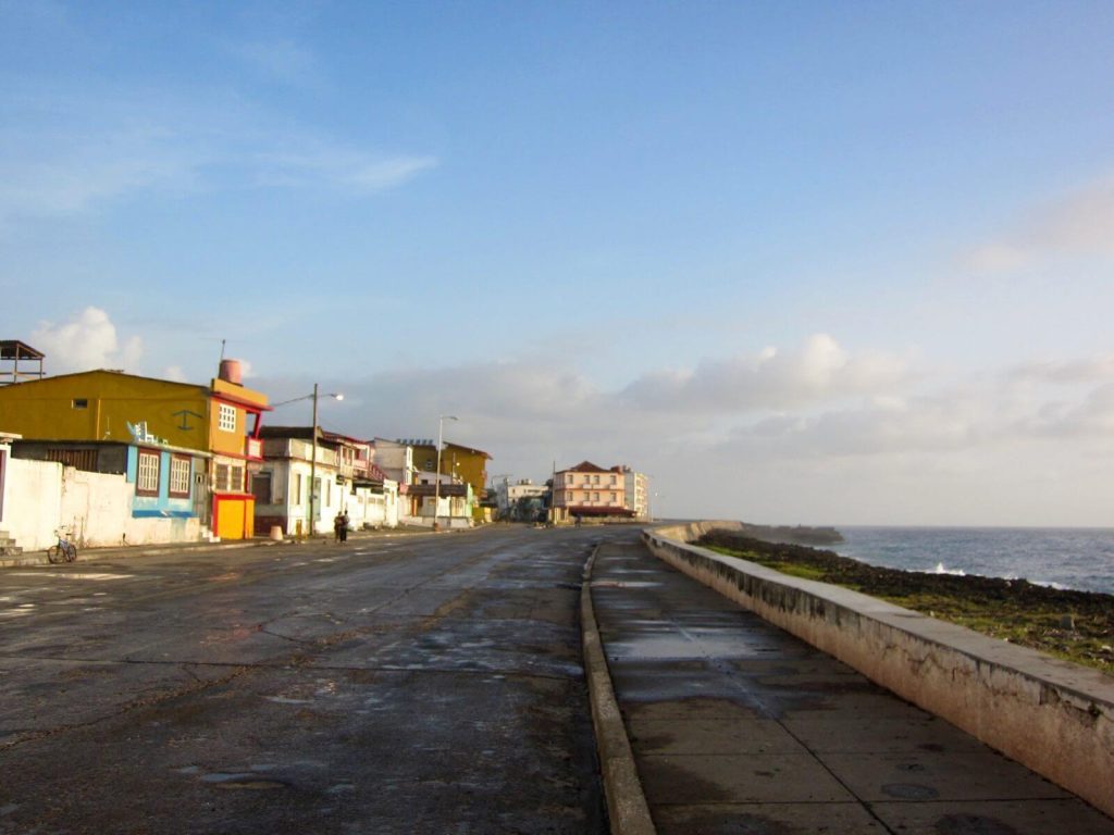 Malecon di Baracoa al mattino