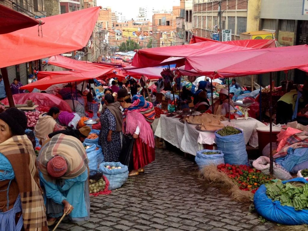 Mercato di frutta e verdura del sabato e domenica