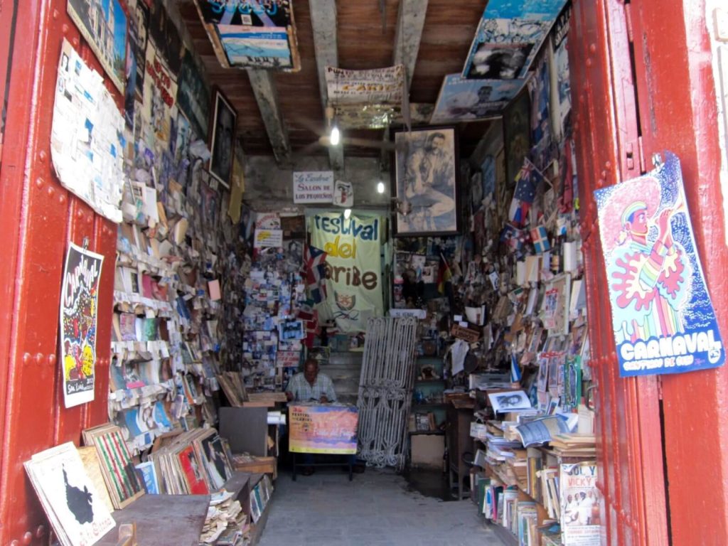 Negozio di libri in Calle Heredia