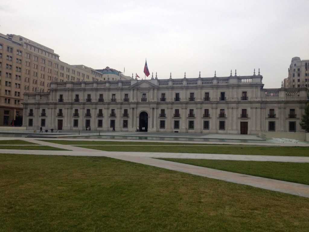 Palazzo La Moneda, bombardato durante il golpe.