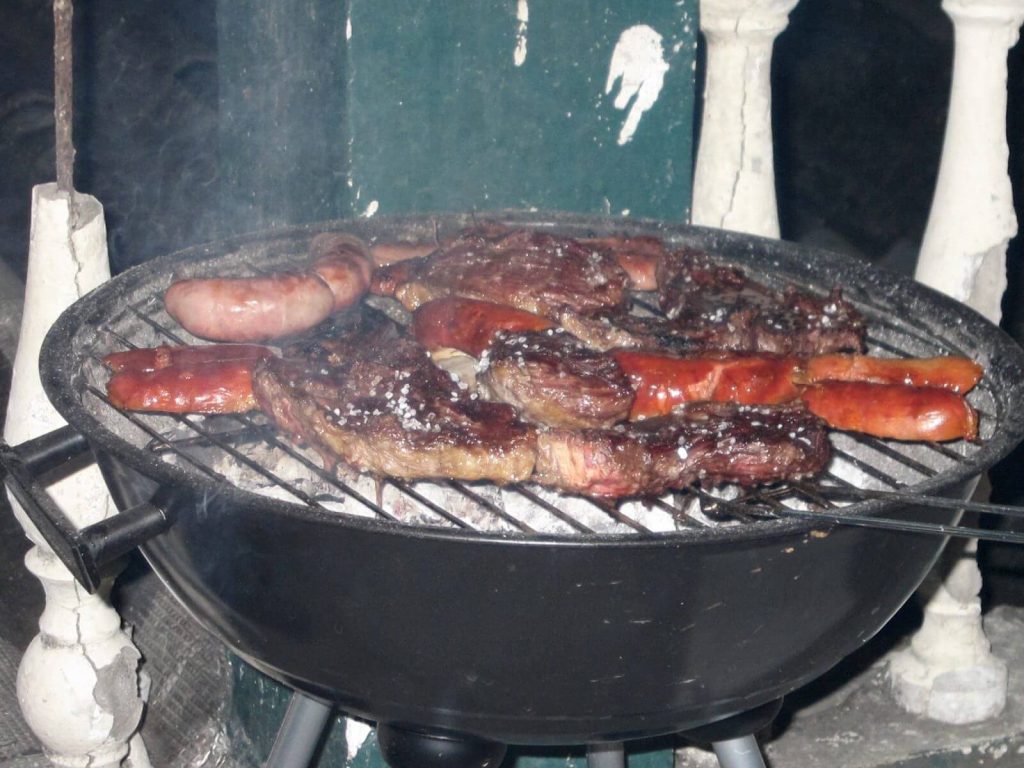 Una buona parillada è quello che ci vuole per cominciare il couchsurfing