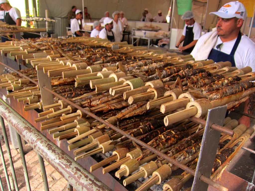 Bancarelle del cibo: pesce alla griglia