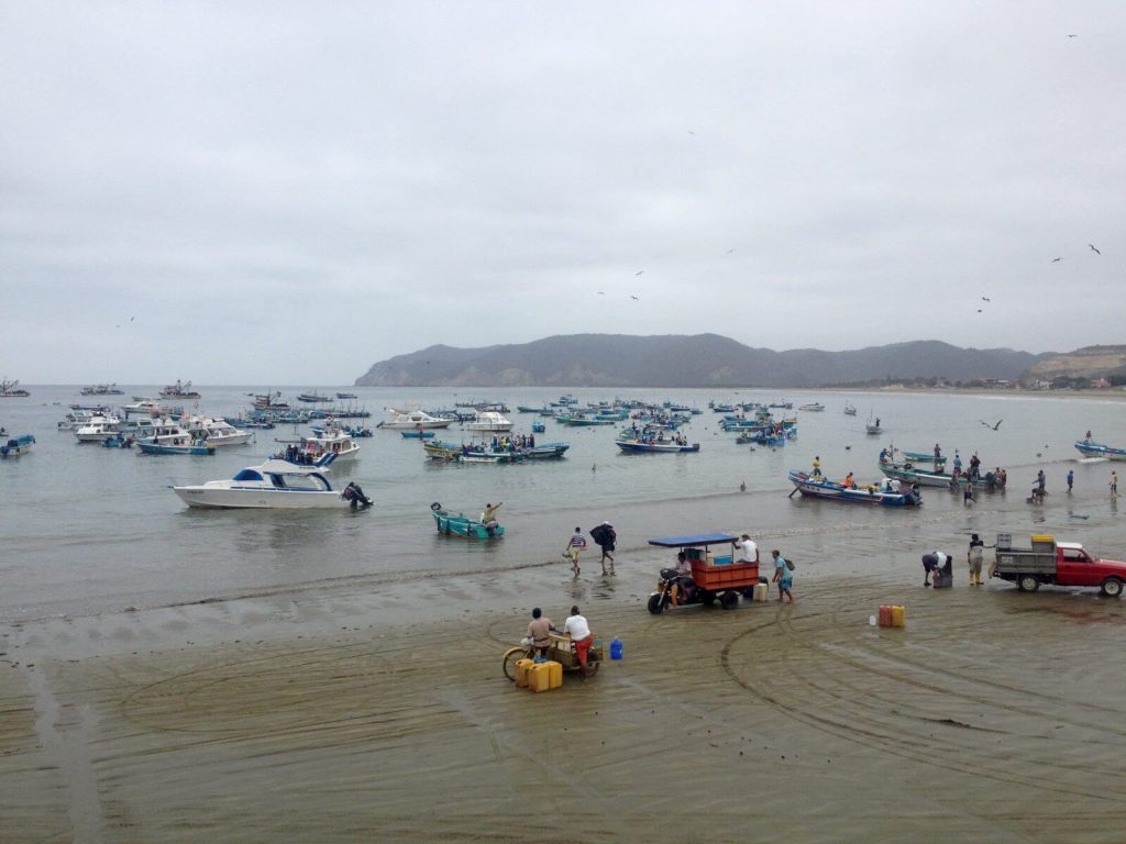 Spiaggia di Puerto Lopez, zona pescherecci
