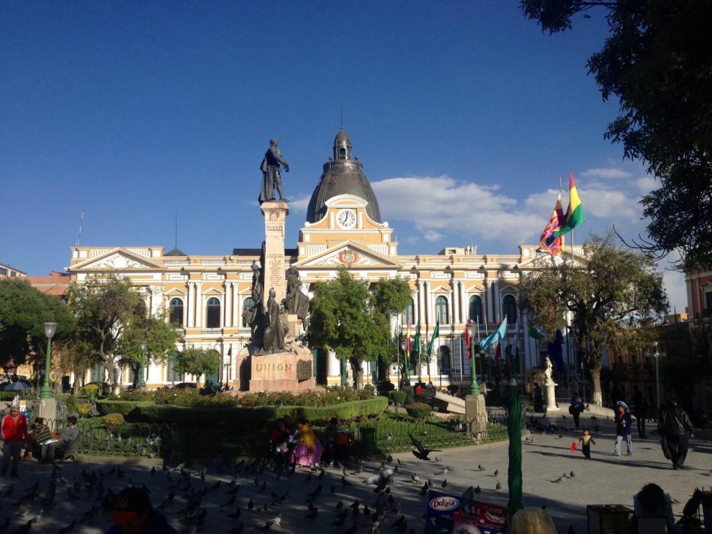 Plaza Murillo, completamente invasa da piccioni