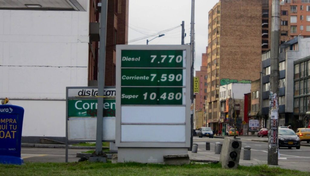 1 gallone (3,78l) di benzina super = 3,49€. Bogotà