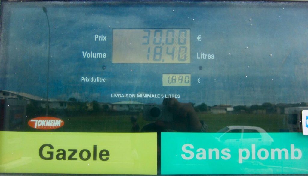 Distributore di benzina, 1l = 1,630€