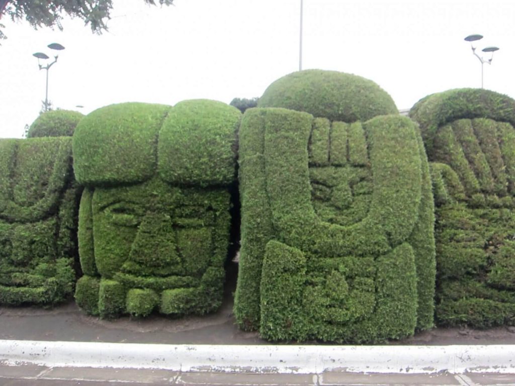 Sculture in cipresso del Cementerio Tulcan