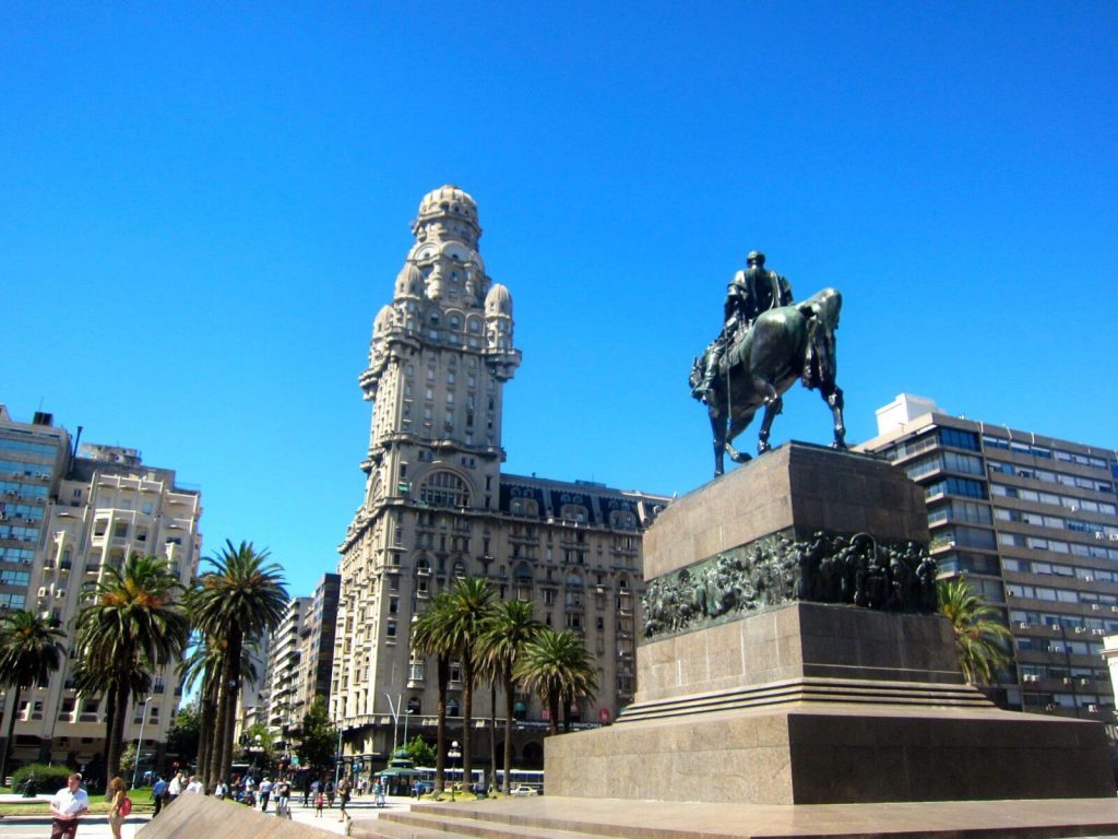 Statua Artigas e Palacio Salvo