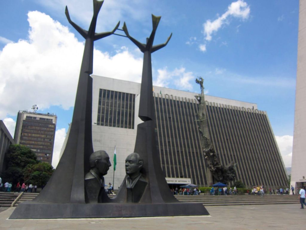Statua di Guillermo Gaviria e Gilberto Echeverr