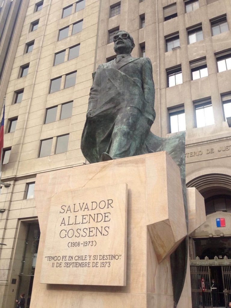 Statua di Salvador Allende