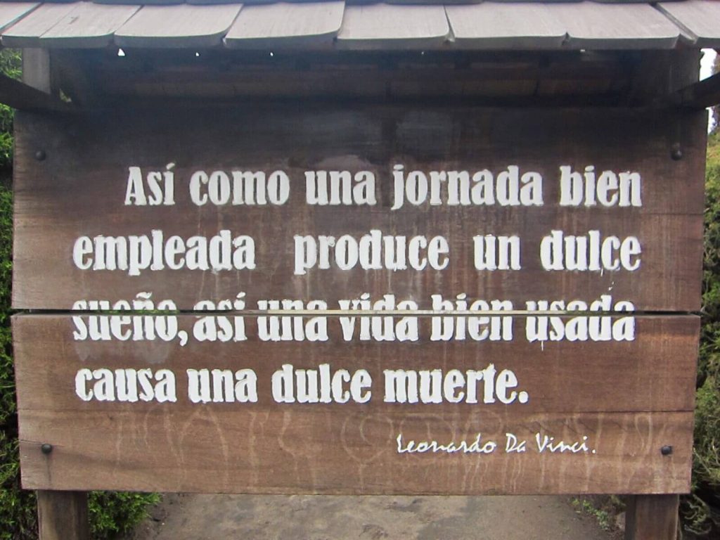 Così come una buona giornata produce un dolce sonno, così una vita ben vissuta causa una dolce morte Così come una buona giornata produce un dolce sonno, così una vita ben vissuta causa una dolce morte