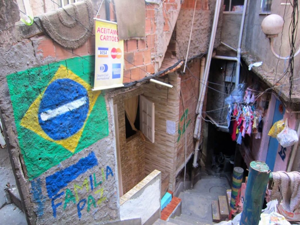 Vicoli interni alla favela