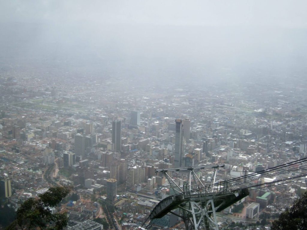 Vista di Bogotà (o quel poco che si vede) dal Cerro Monserrate