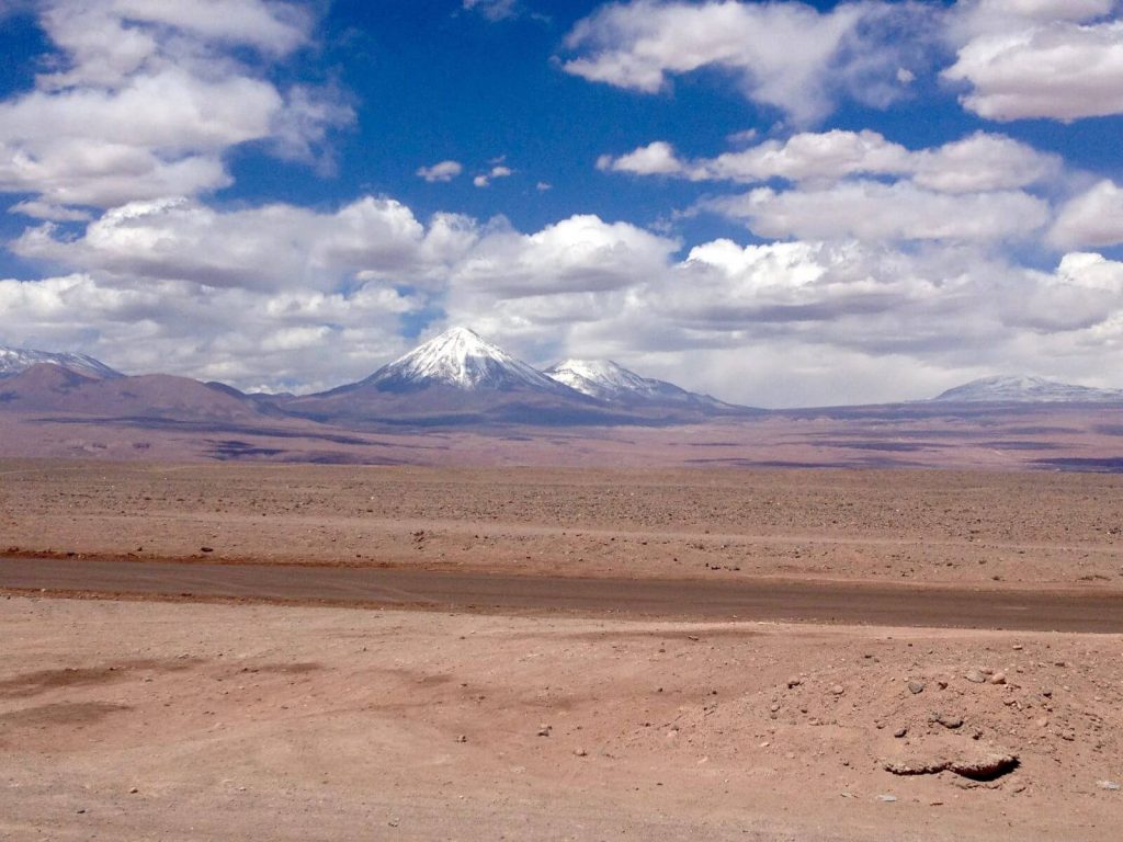 Vulcano Licancabur appena innevato
