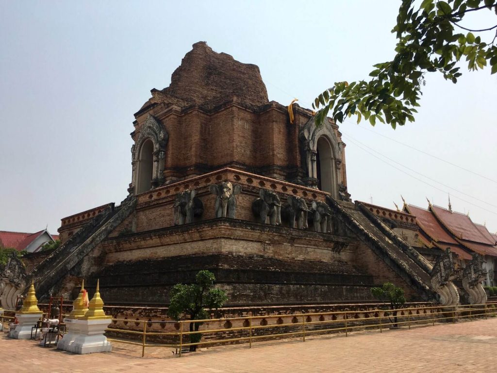 Antico Wat Chedi Luang