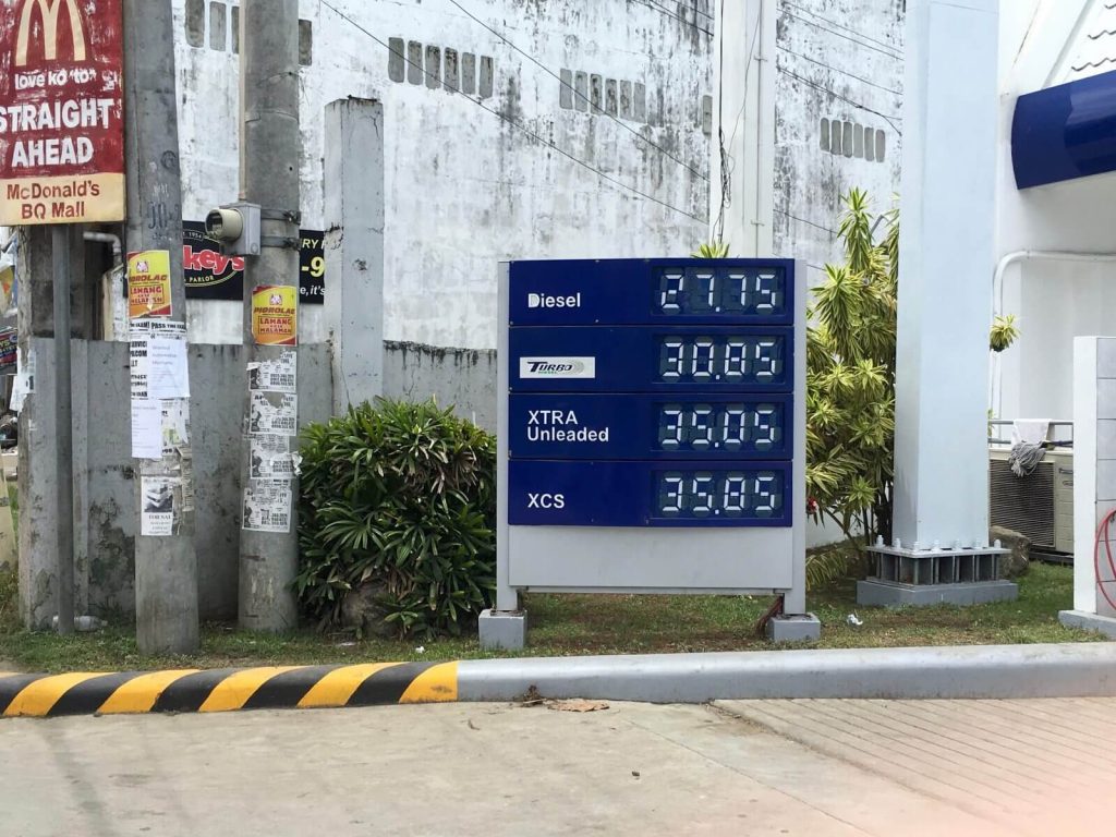 1 litro di benzina a Tagbilaran (Bohol) costa 35,05 PHP = 0,68€