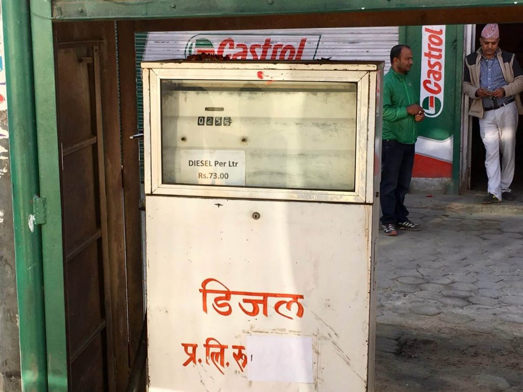1 litro di diesel a Kathmandu costa 73 NPR =0 ,64€