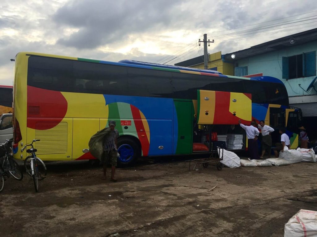 Bus da Yangon a Bagan Bus da Yangon a Bagan