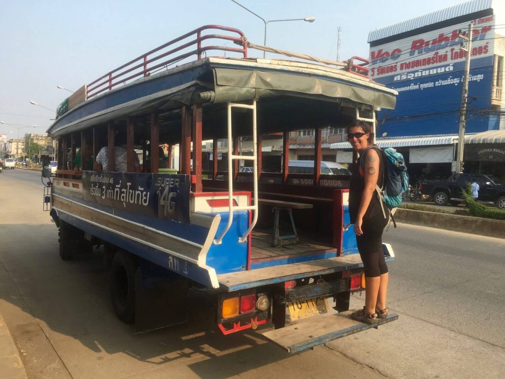 Bus per le rovine di Sukhothai