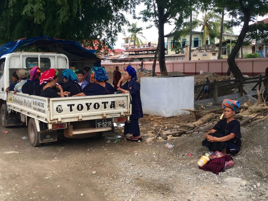 Donne Shan dei villaggi vicini a Nyaungshwe