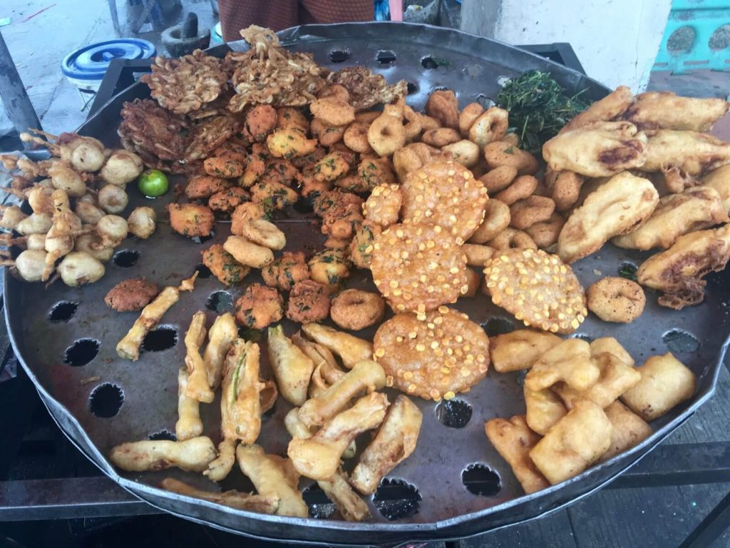 Frittelle di cipolla, arachidi, verdure, cocco etc…