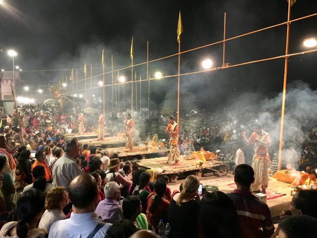 Il ganga aarti si tiene tra le 18:30 e 19:30 tutti i giorni