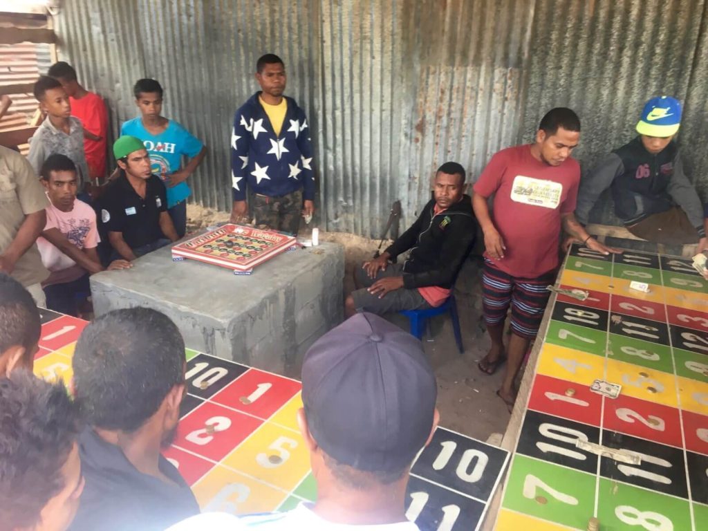 Gioco della roulette al mercato di Kota Baru