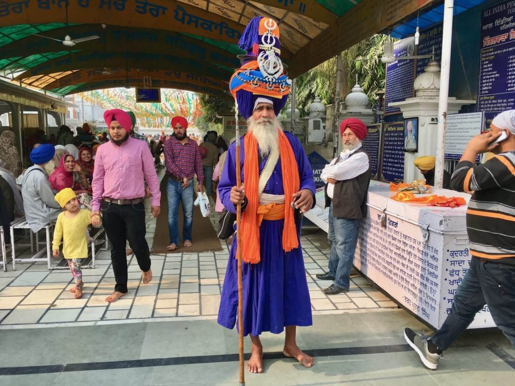 I guardiani del Golden Temple, sono facilmente riconoscibili per l'abito blu e la lancia