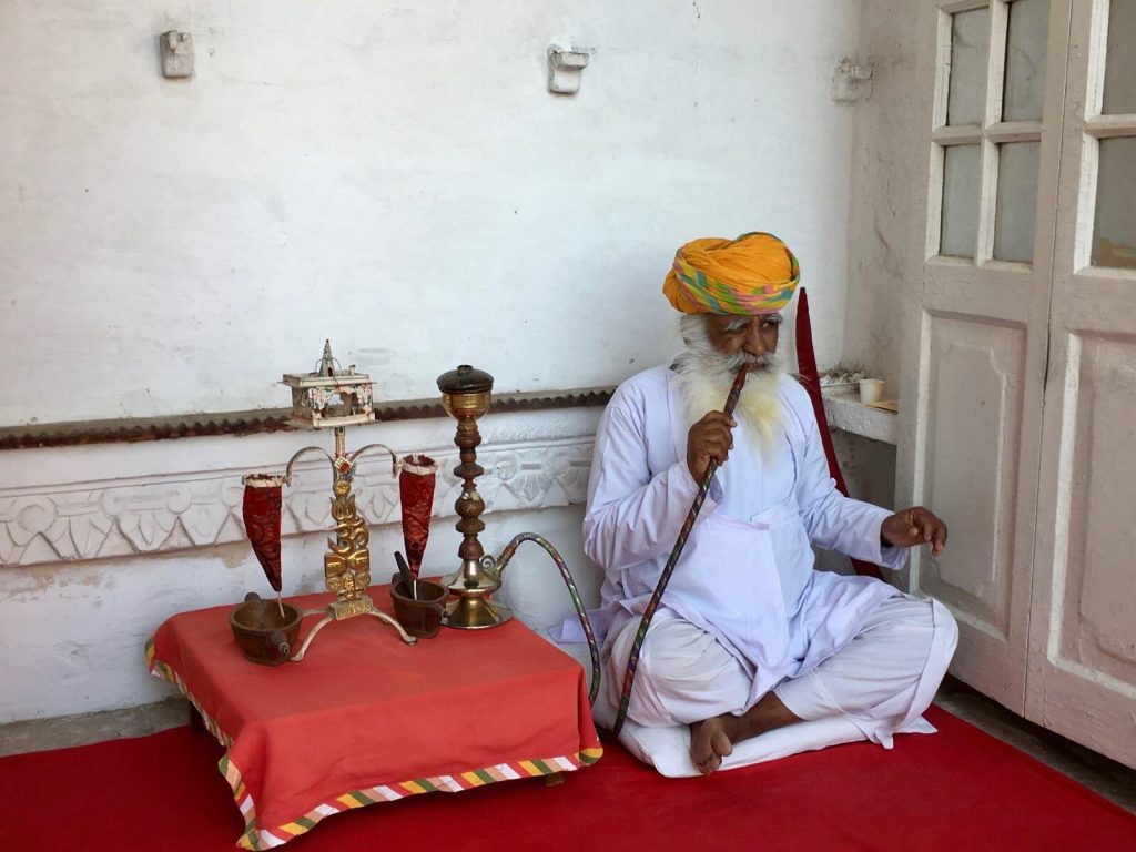 Il consumo di oppio nel Rajasthan, negli anni non è diminuito nonostante la sostanza sia illegale