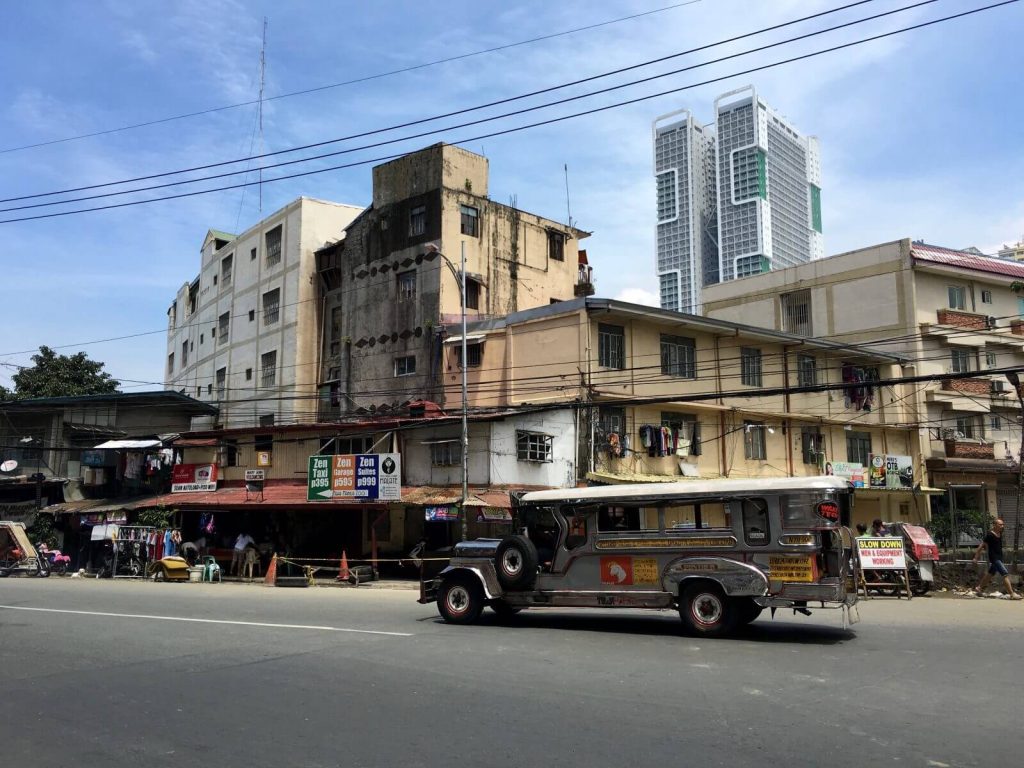 Jeepney di Manila