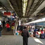 Karma indiano alla stazione di Delhi