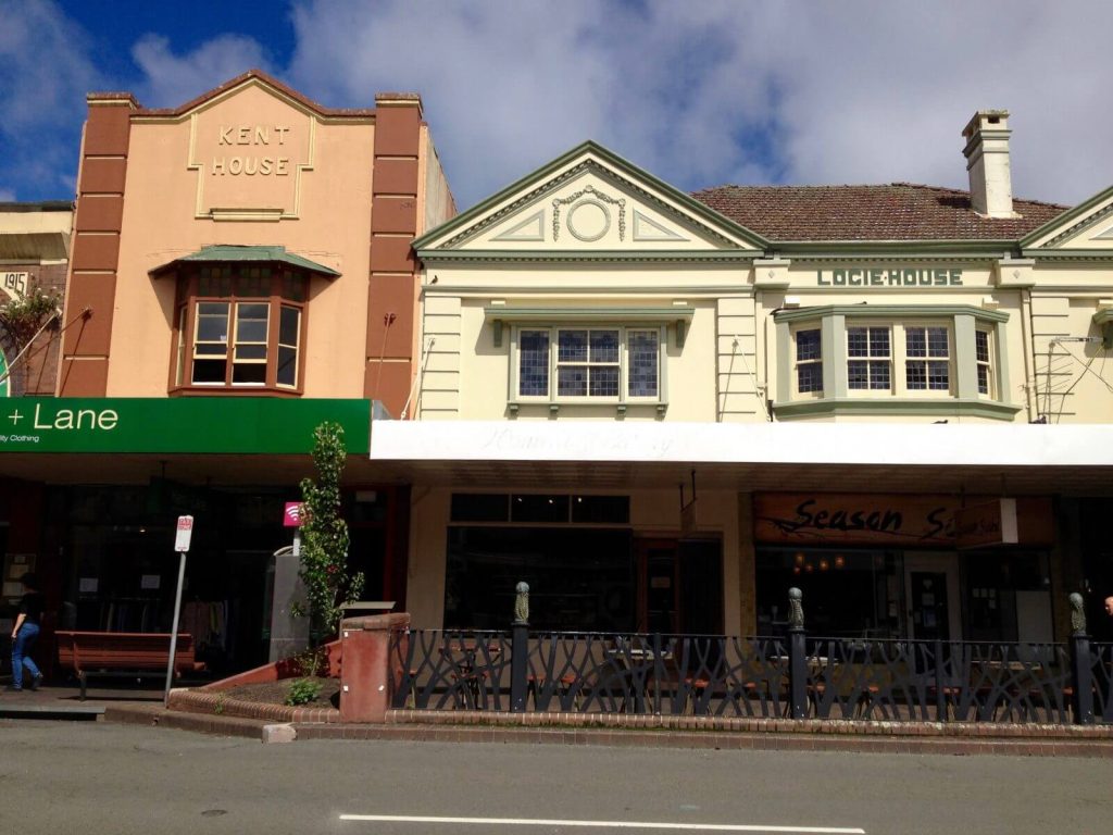 Case e negozi su Katoomba Street