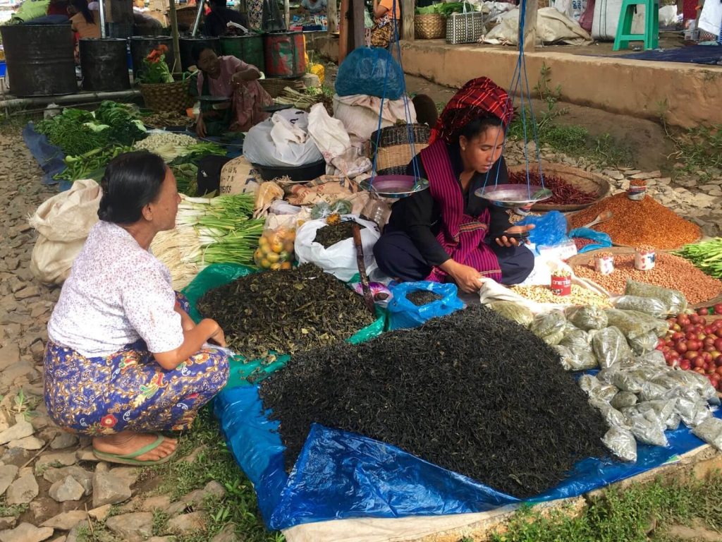 Mercato di Khaung Daing