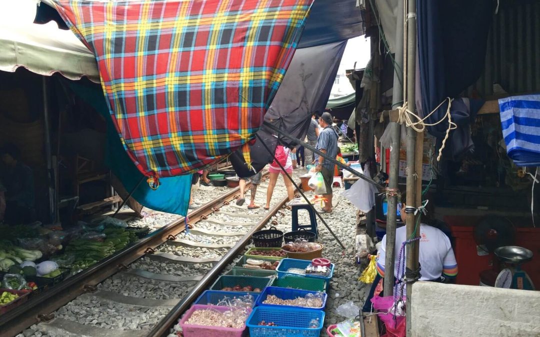Tour al Maeklong Railway e Amphawa Floating Market, Bangkok, Thailandia