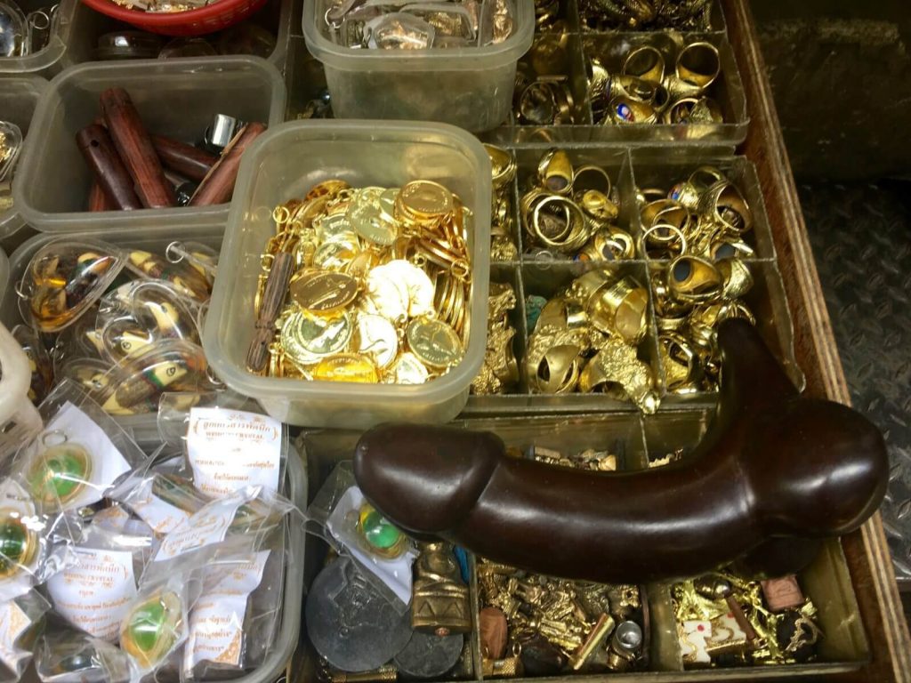 Oggetti magici al mercato degli amuleti