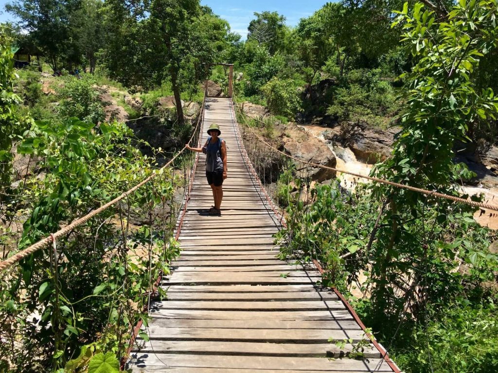 Ponte sospeso per raggiungere le cascate di Don Pa Soi