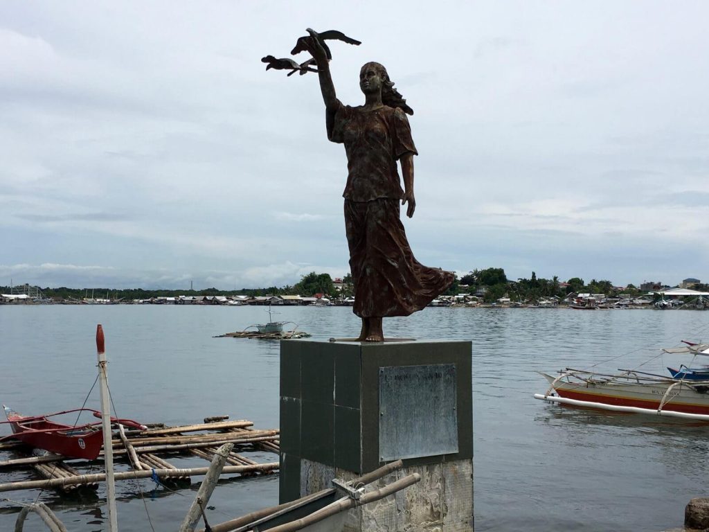 Statua, BayWalk