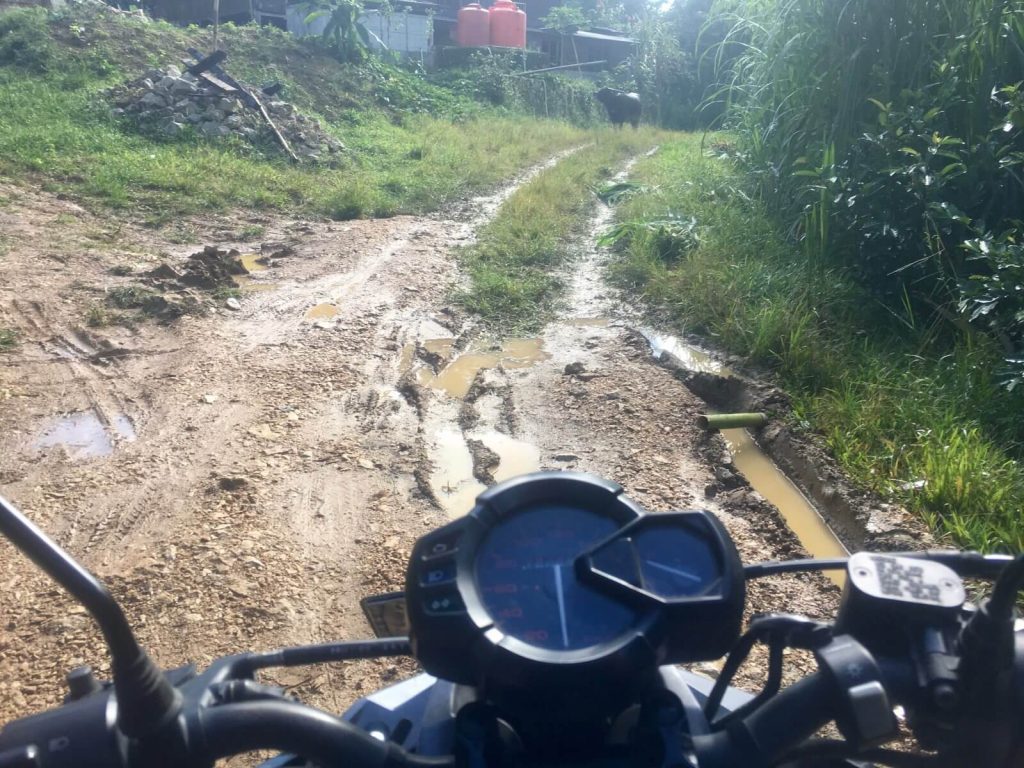 Strada per il villaggio