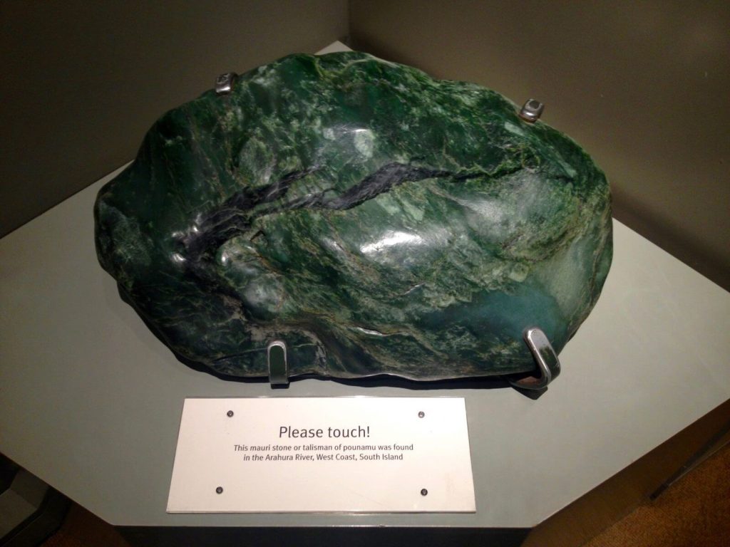 Talismano in pietra verde