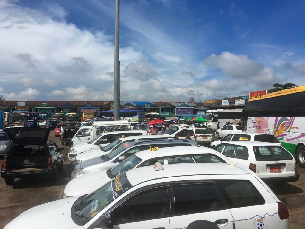 Taxi all'arrivo a Yangon